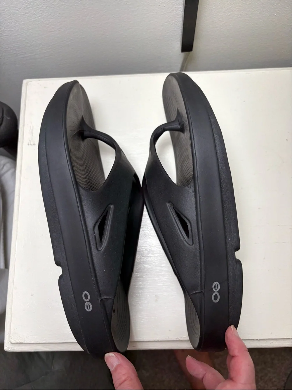 OOFOS Adults' OOriginal Recovery Sandals. Size M9/W11.
